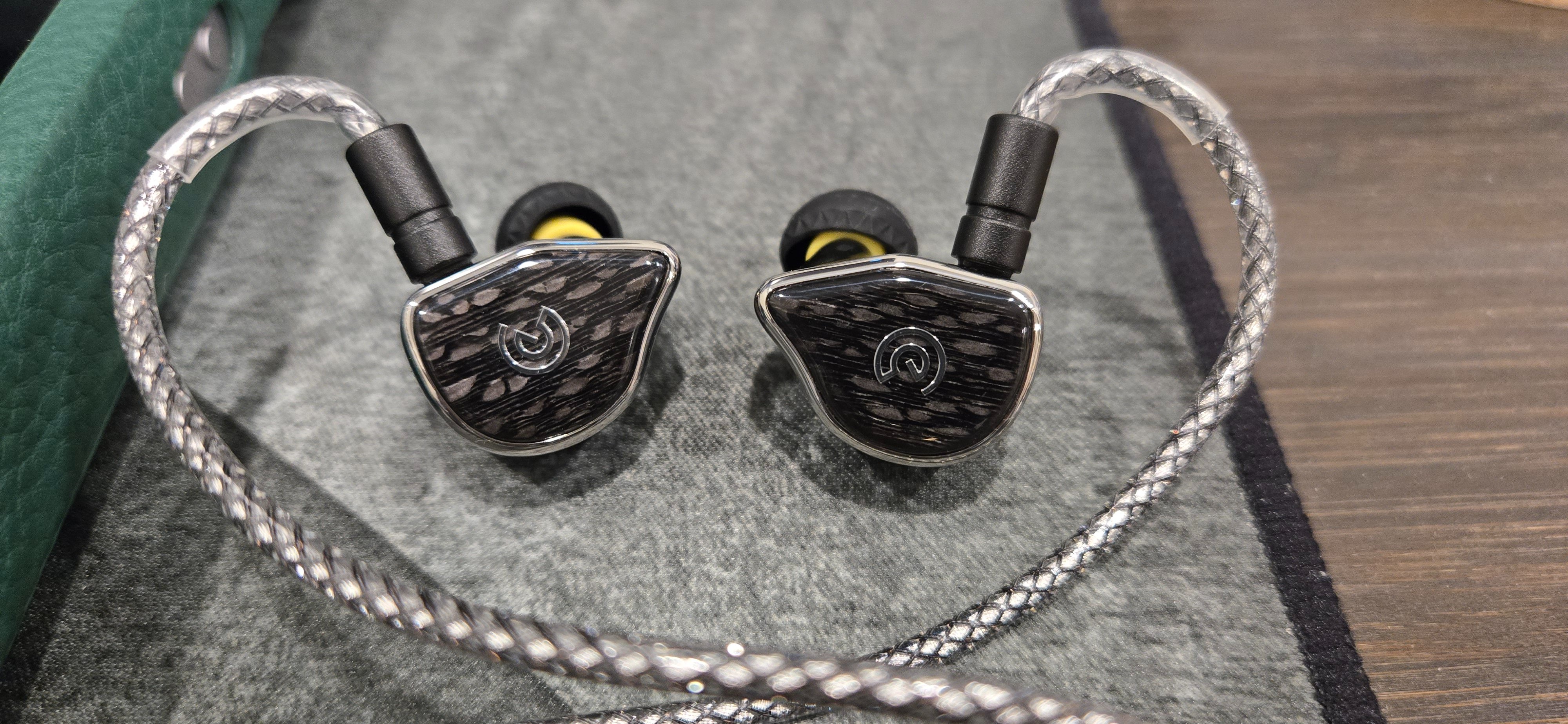 イヤホン Craft Ears x Elise Audio Omnium Ti Craft Ears x Elise