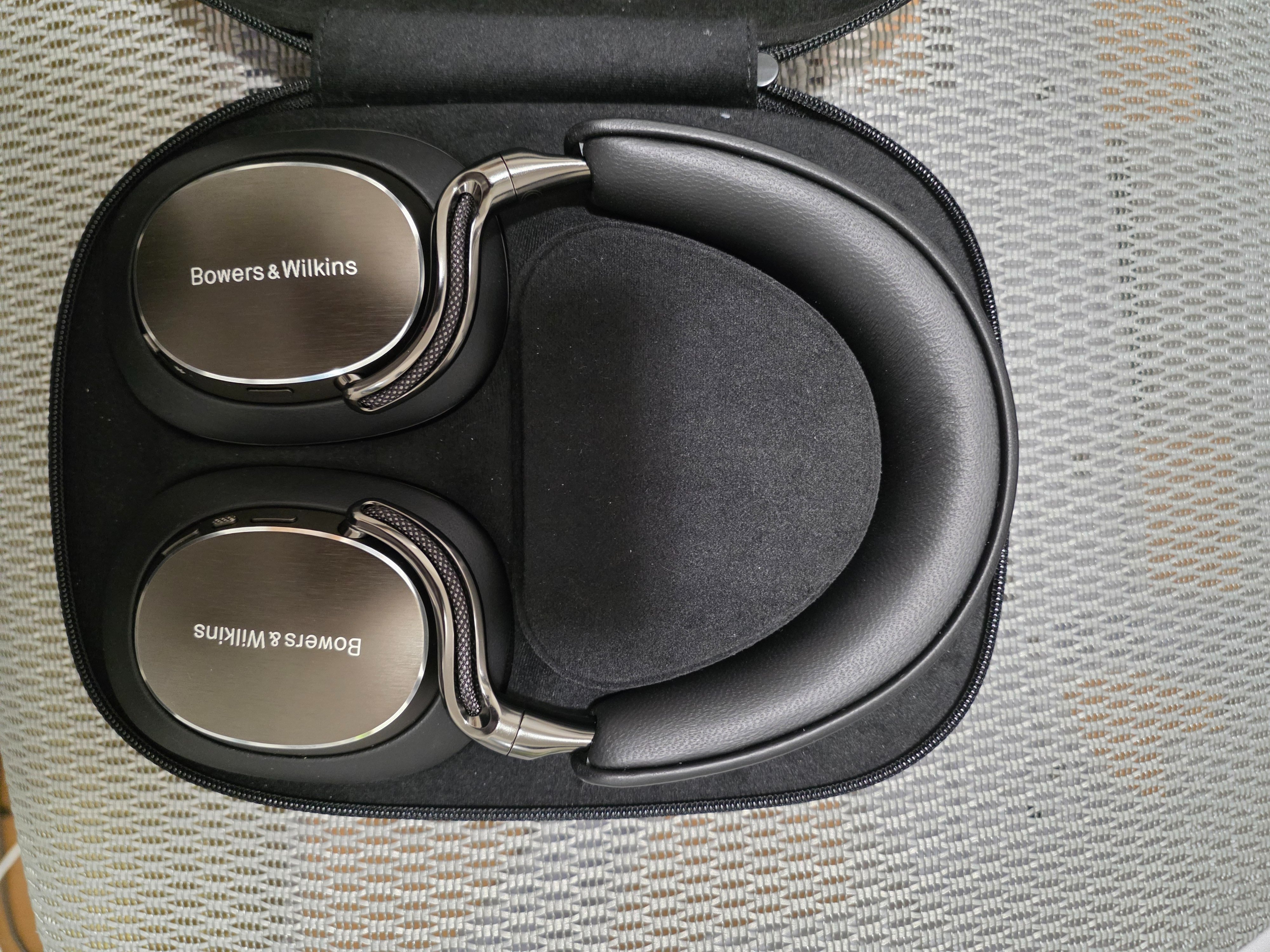 Bowers & Wilkins Px8とCreative BT-W6