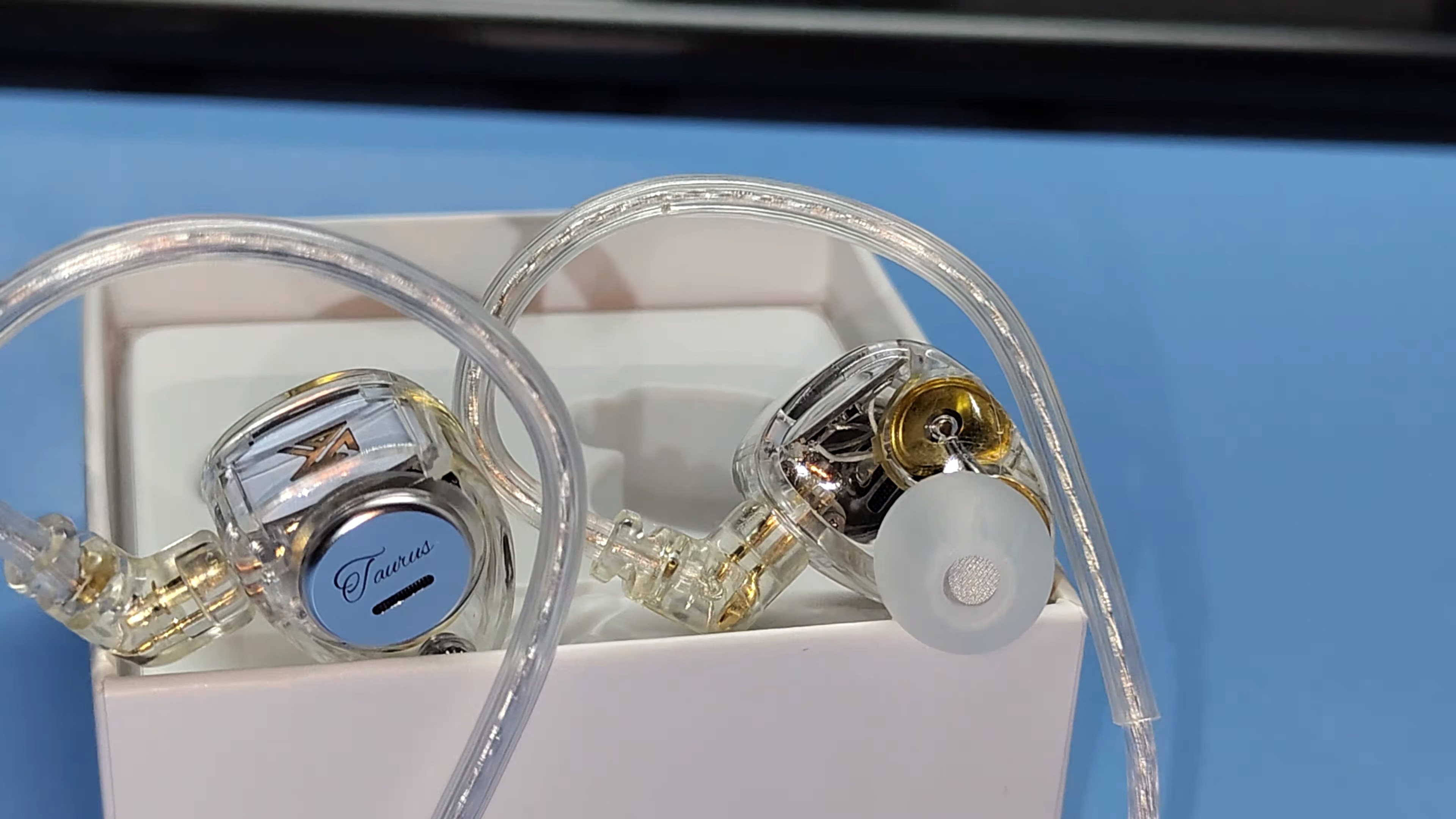 KZ Taurus (2 DD) - Este KZ pisa fuerte… y tus otros IEM tiemblan🐂💥 (2160p_25fps_VP9-160kbit_Op...jpg