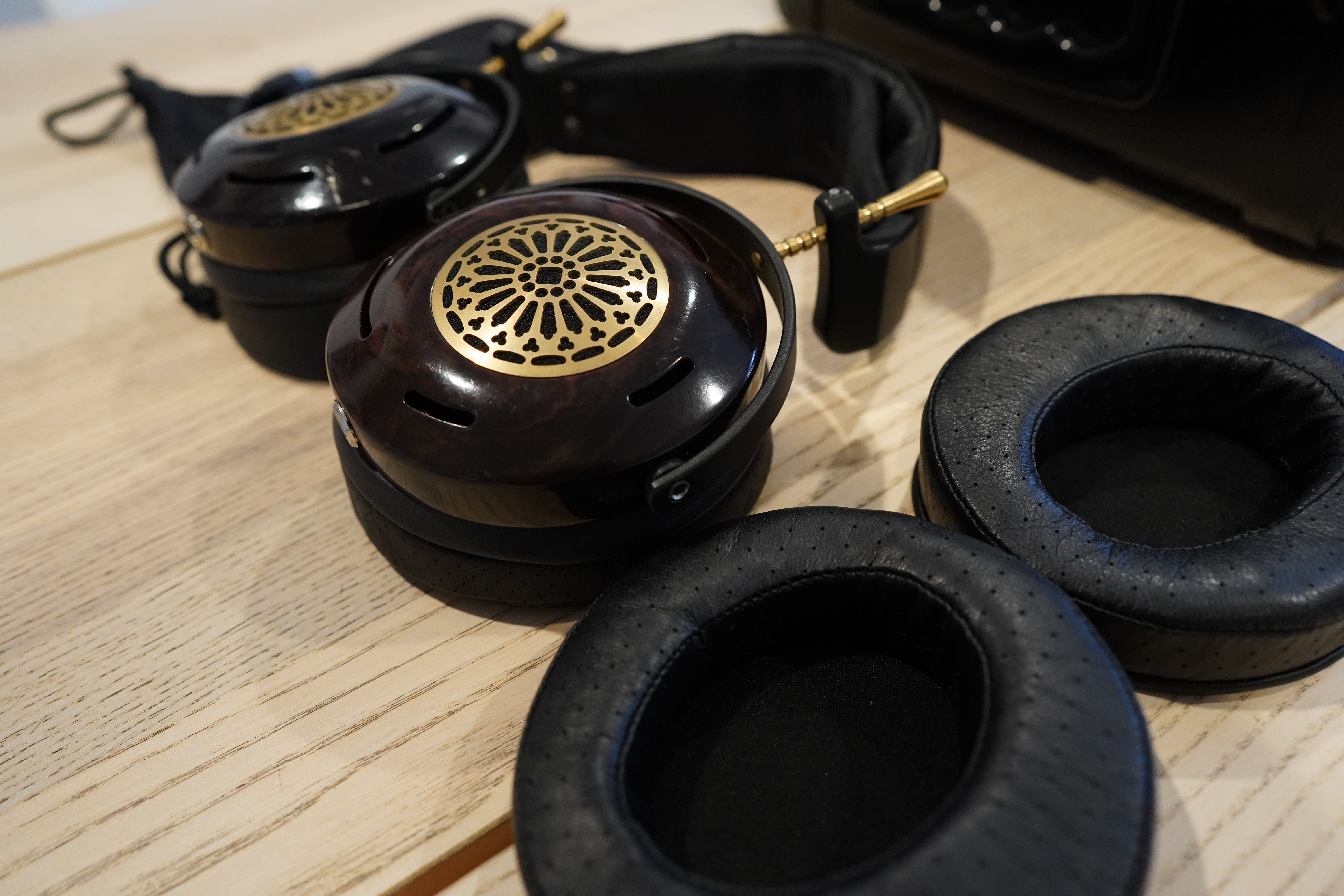 Closed: ZMF Auteur Classic in Blackwood | Headphone Reviews and