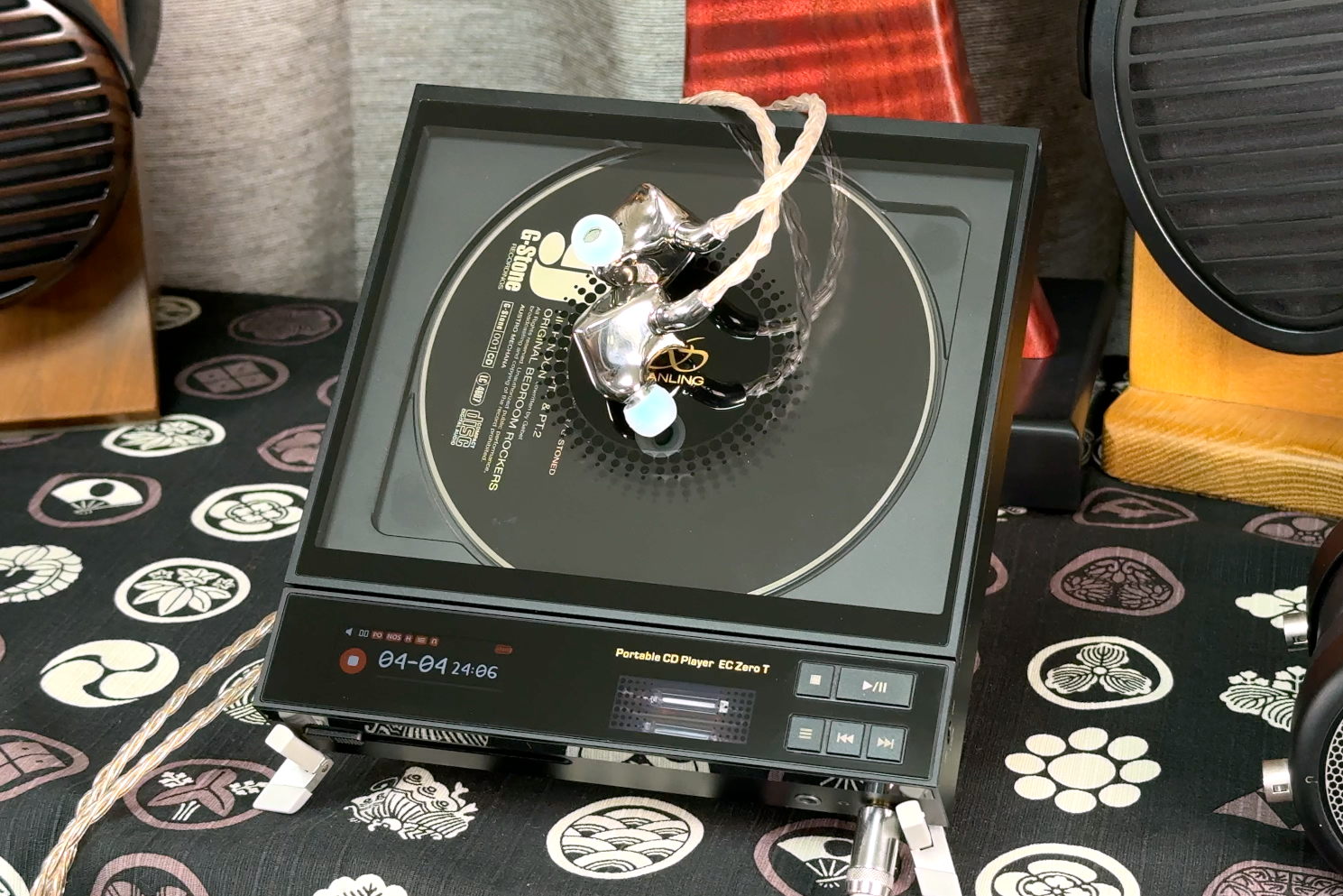 Shanling EC Zero T with FiiO FX17 IEMs.jpg