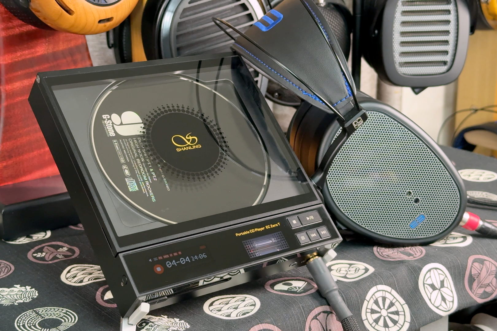 Shanling EC Zero T with Dan Clark Audio E3 headphones.jpg