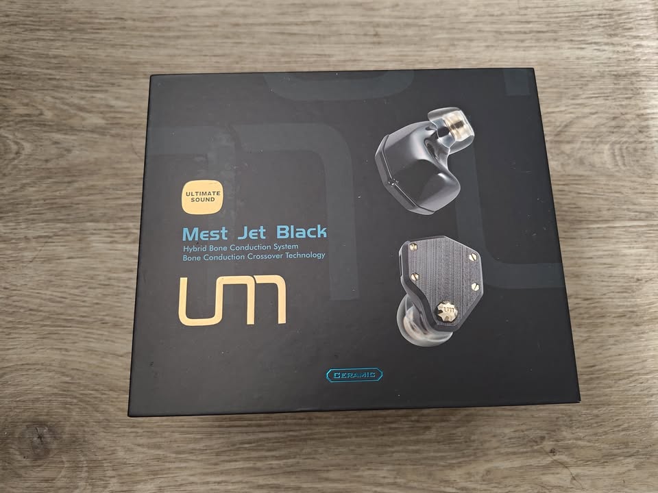 Unique Melody Mest Jet Black review | Blue is Me