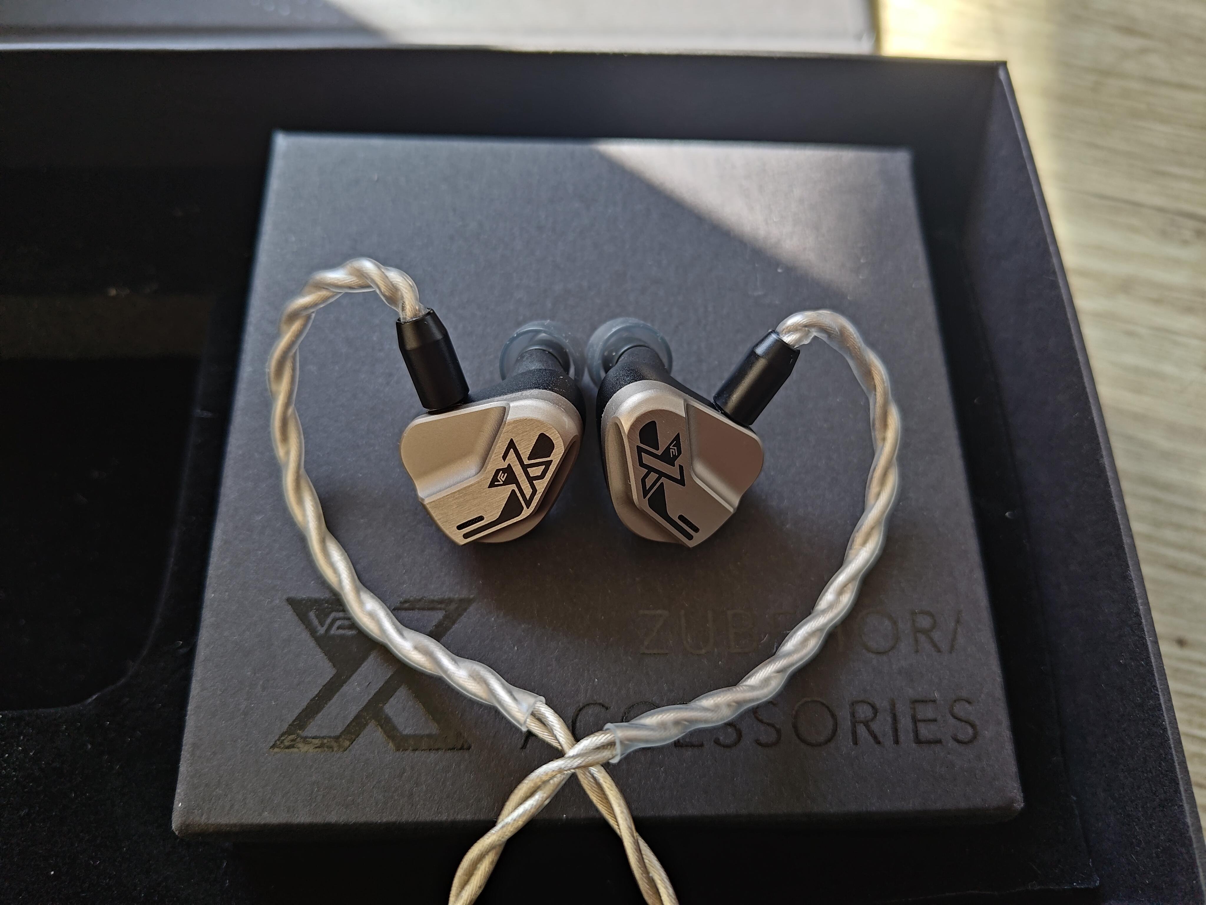 Vision Ears VE10 有線イヤホン ハイブリッド10ドライバー搭載の『VE10』！VISION EARS 10年の情熱と