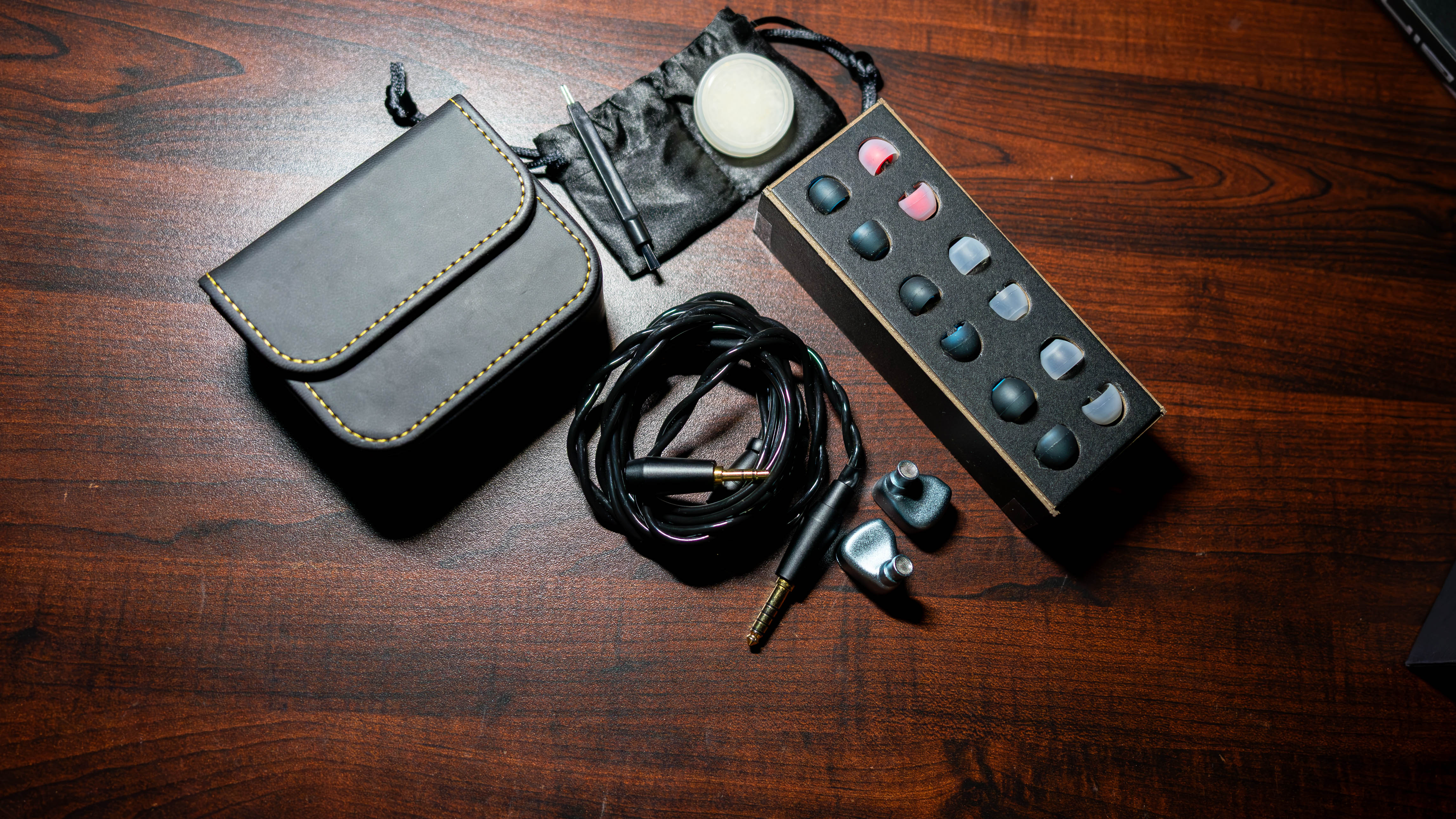Symphonium Giant イヤホン Symphonium Audio Giant In-Ear Headphones – Headphones.com