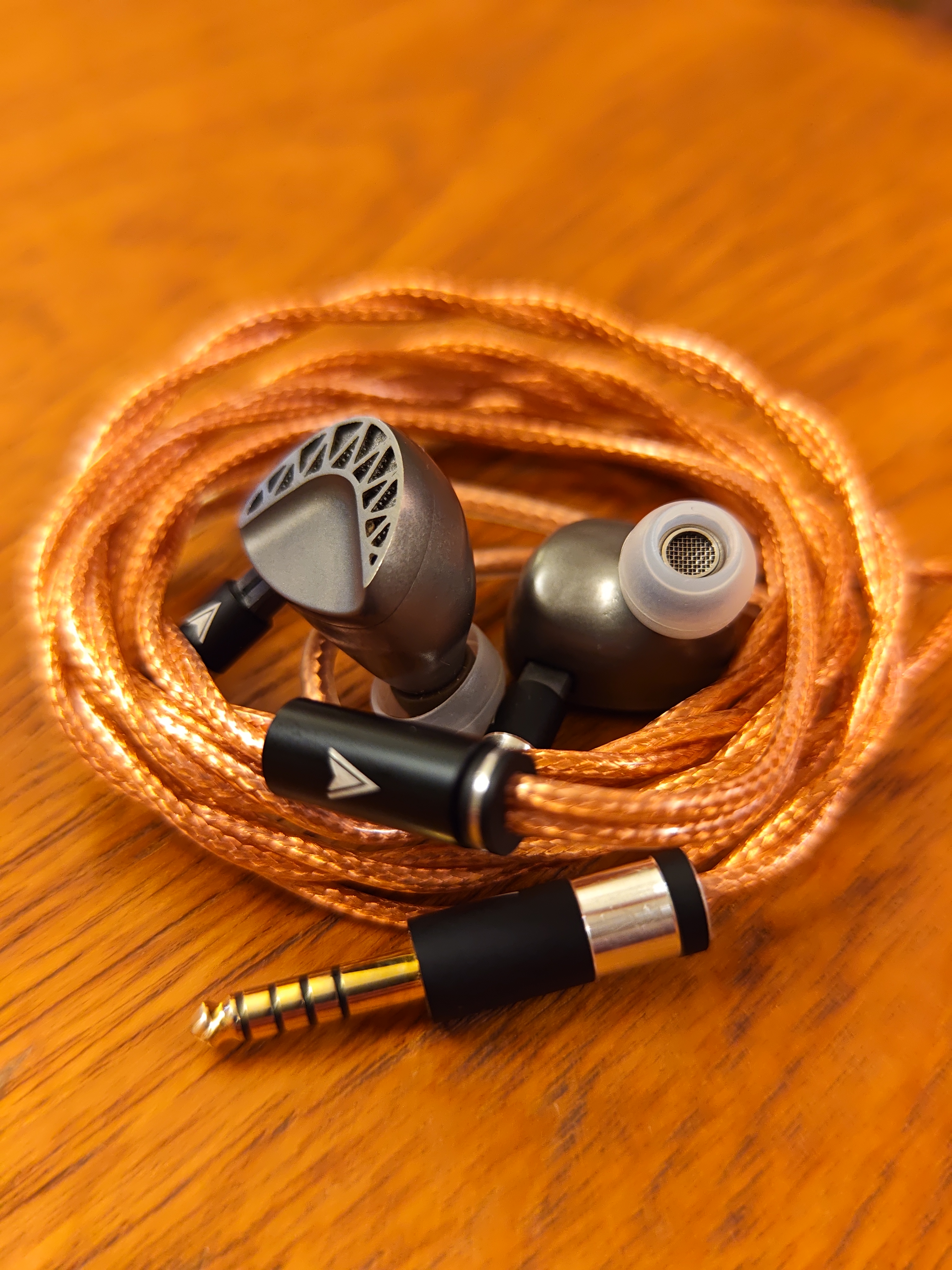 Unique Melody Maven II·Crescent--The New Flagship of Titanium