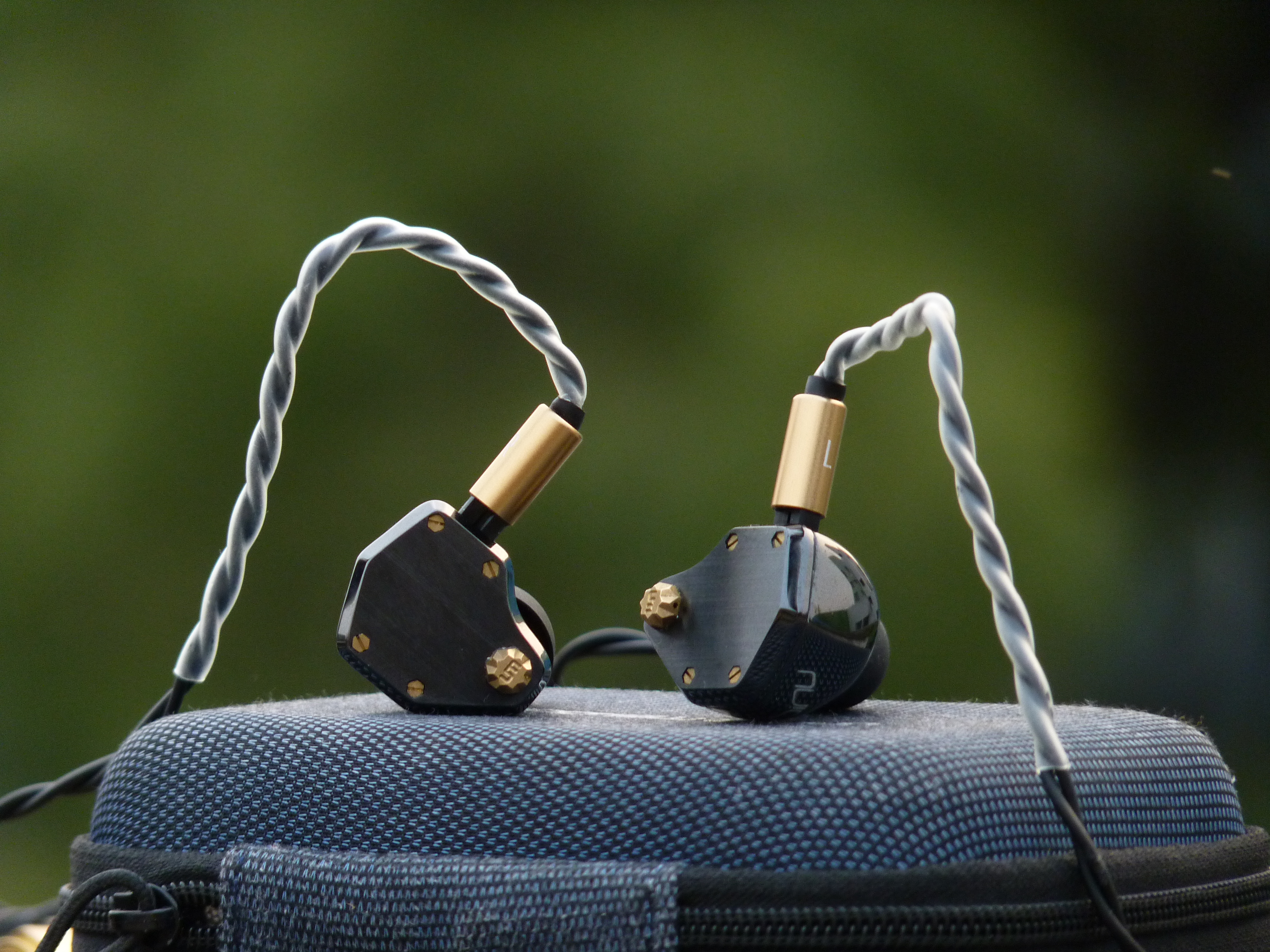 Unique Melody Mest Jet Black - Reviews | Headphone Reviews and
