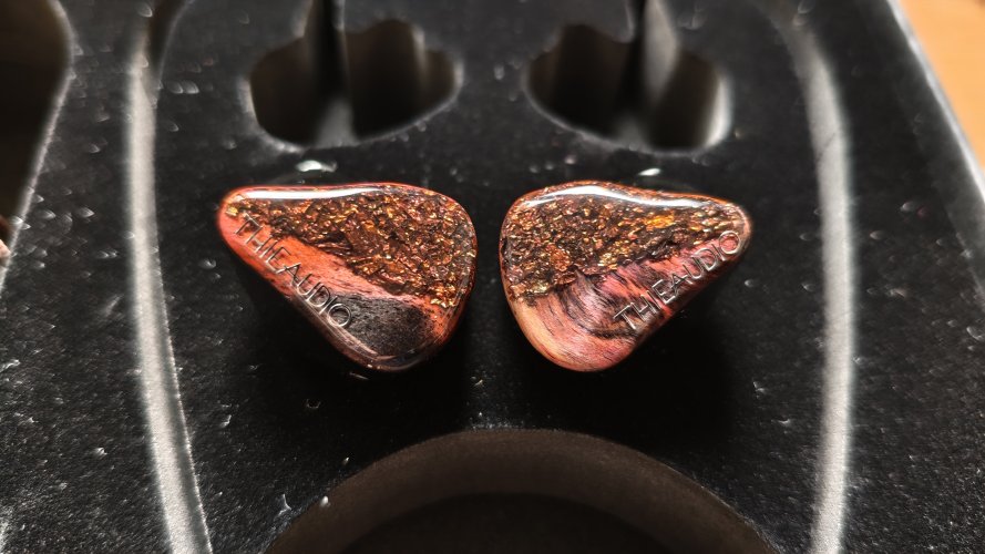 Thieaudio V16 Divinity　美品 THIEAUDIO V16 DIVINITY 新品｜フジヤエービック