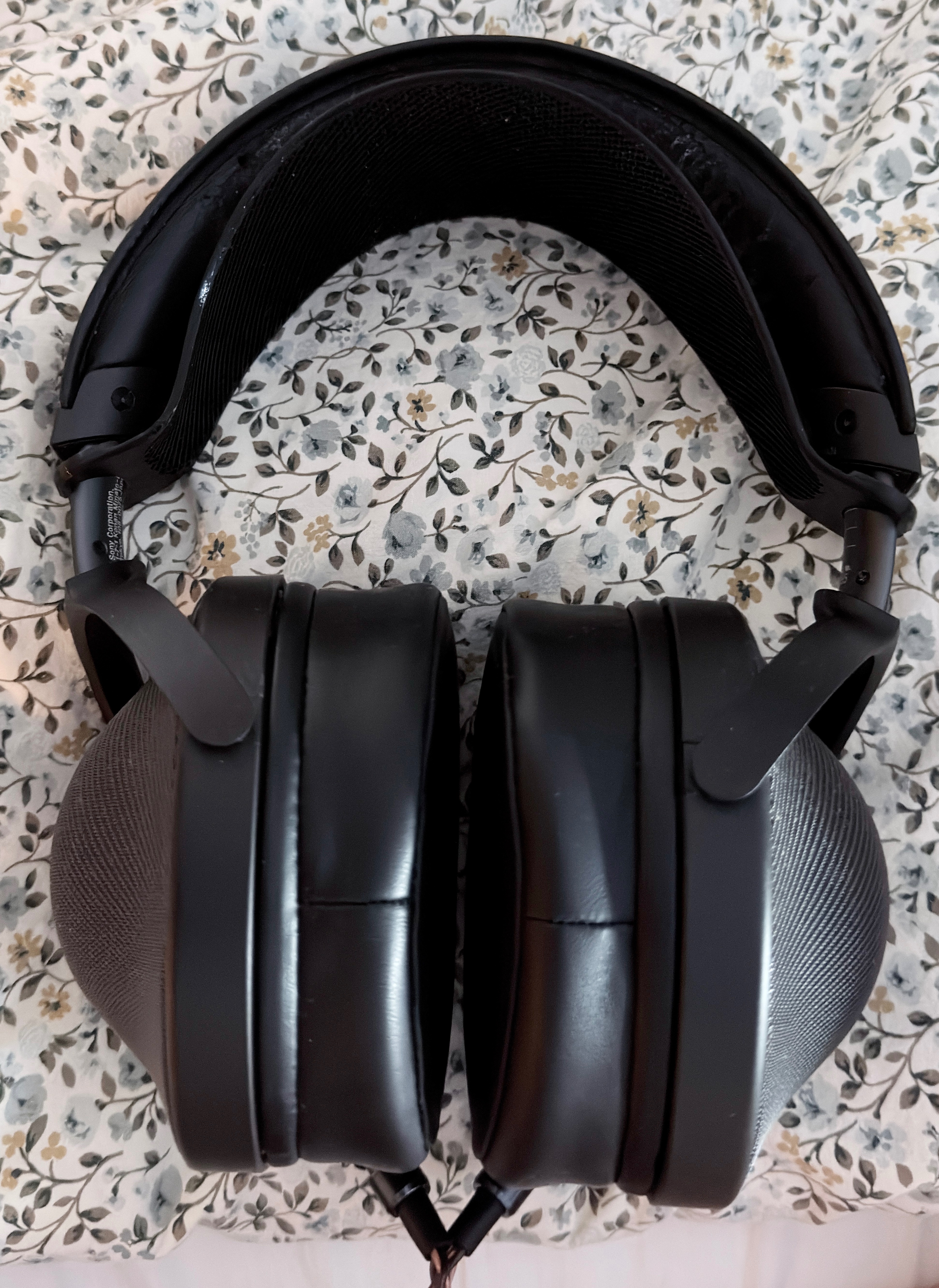 MDR-Z1R + MUC-B20SB2 心得] SONY MDR-Z1R+原廠4.4升級線MUC-B20SB2 -