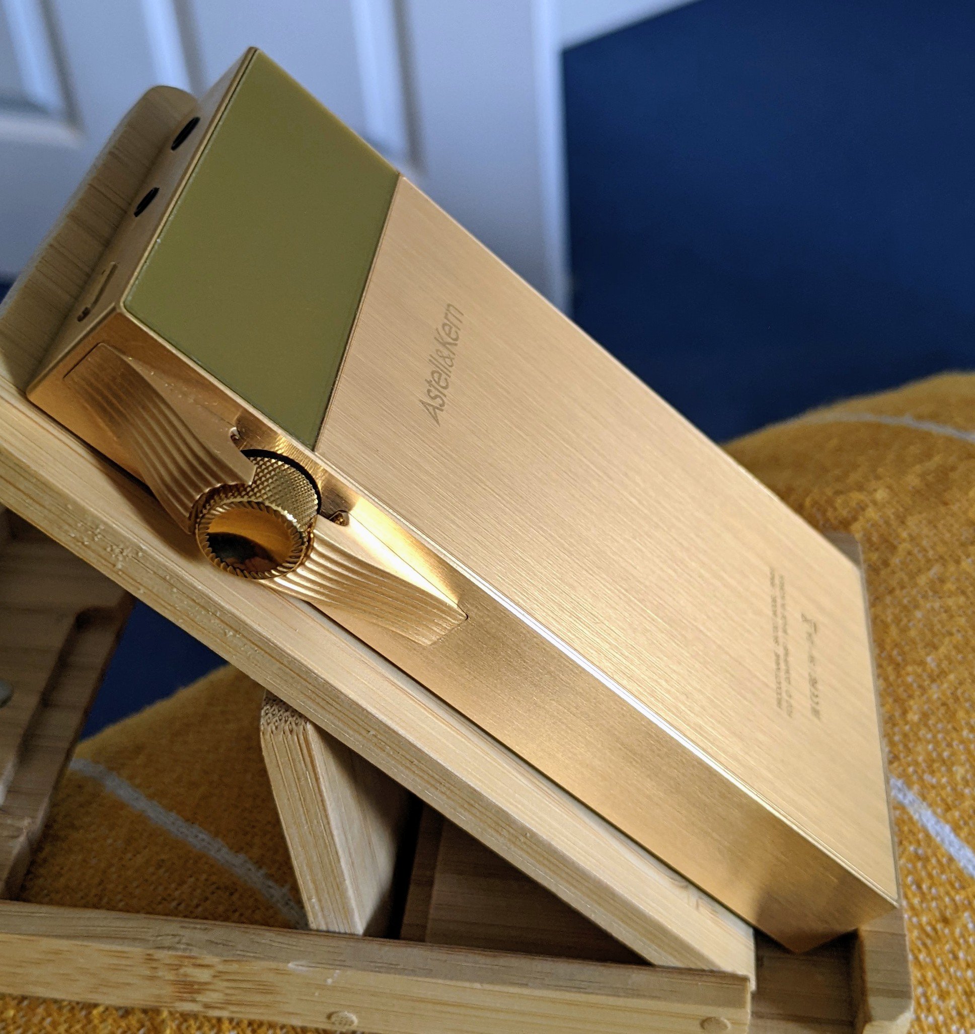 Sold: Astell&Kern SA700 Vegas Gold | Headphone Reviews and