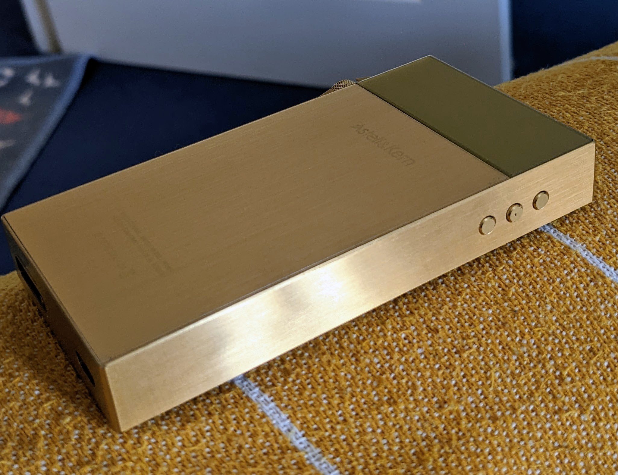 Astell&Kern SA700 Vegas Gold | Headphone Reviews and Discussion