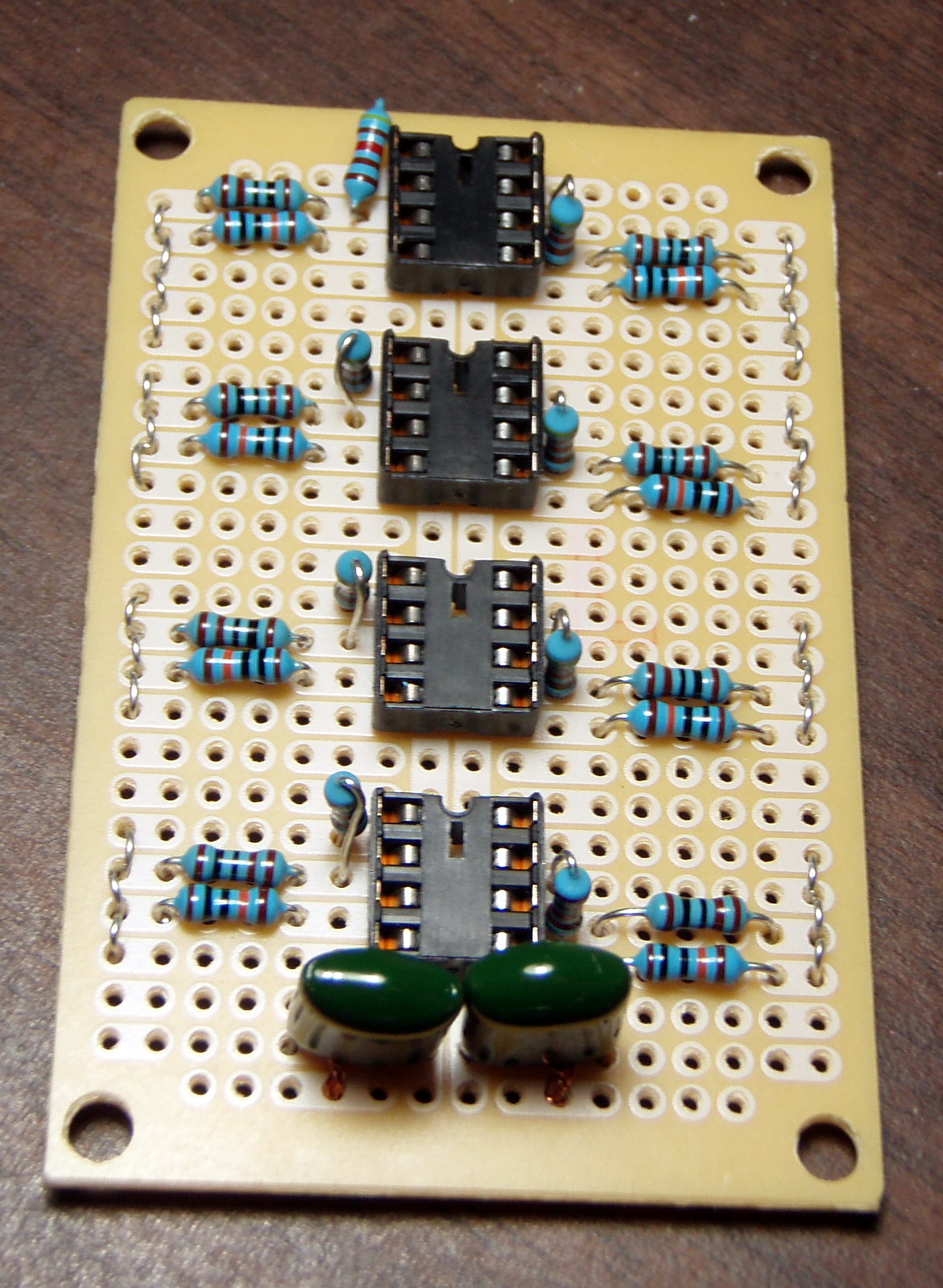 Rail Splitter Circuit