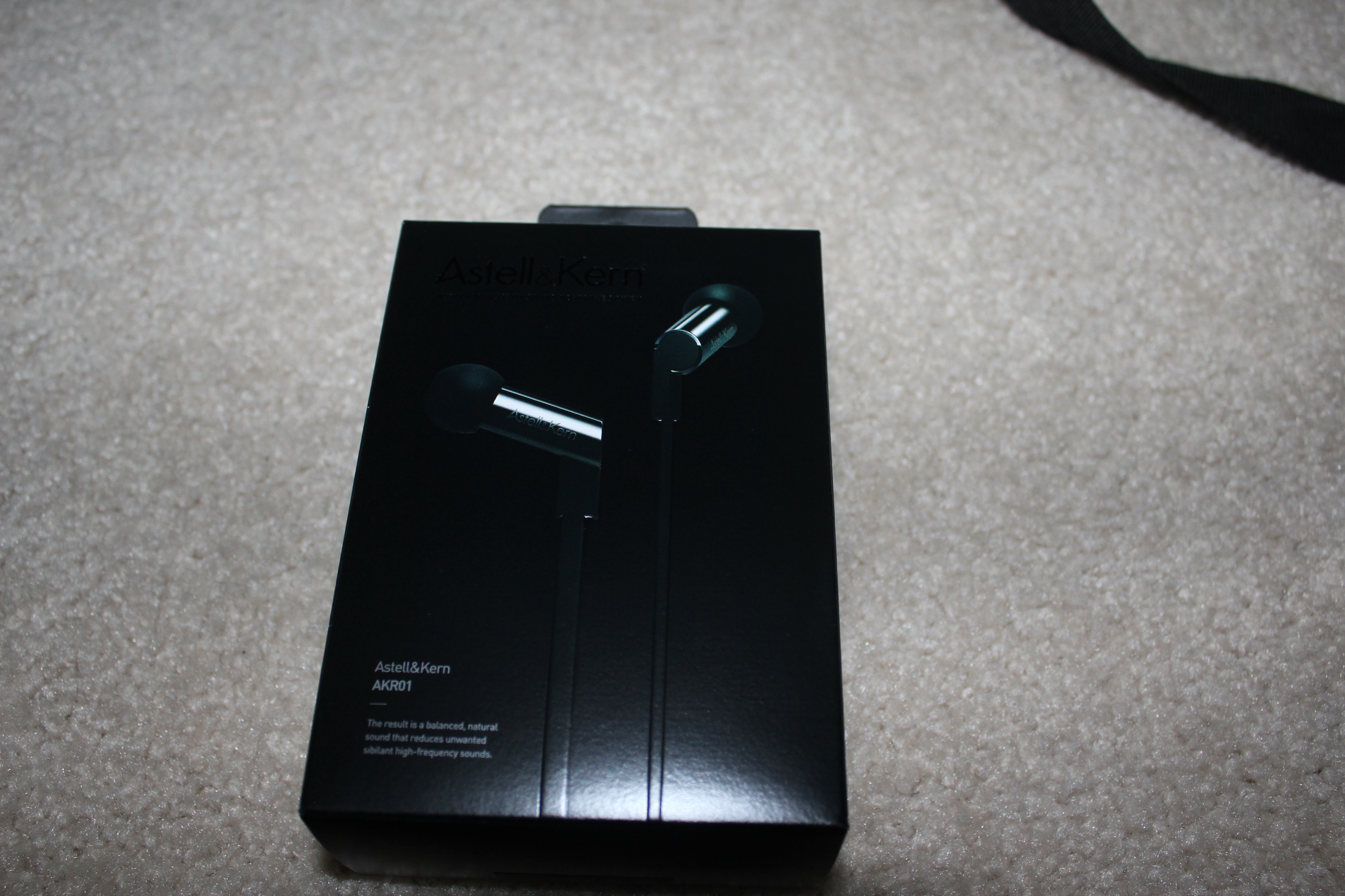 【動作確認済・希少】Astell&Kern × final AKR01 REVIEW: Astell & Kern AKR01: It's A Legal Addiction! | Headphone