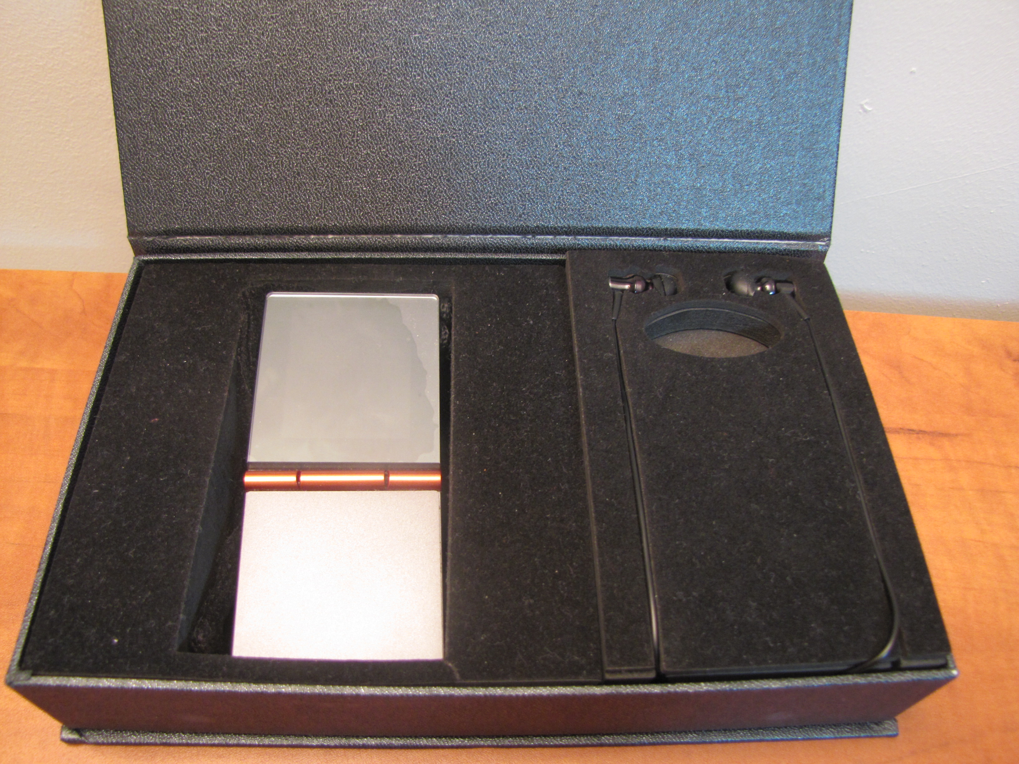 REVIEW: HIFIMAN RE-600 Songbird - True to its name | Headphone