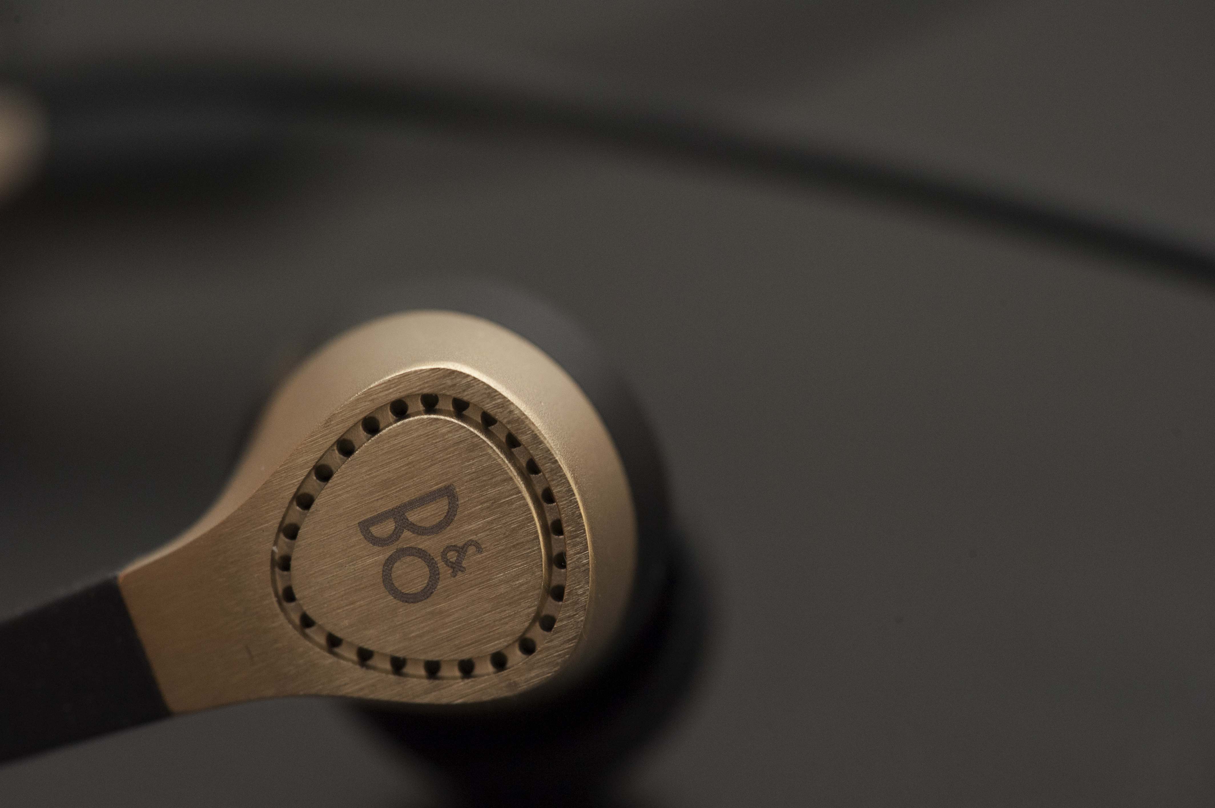 Poor Man Reviews] Bang & Olufsen BeoPlay H3 | Headphone Reviews