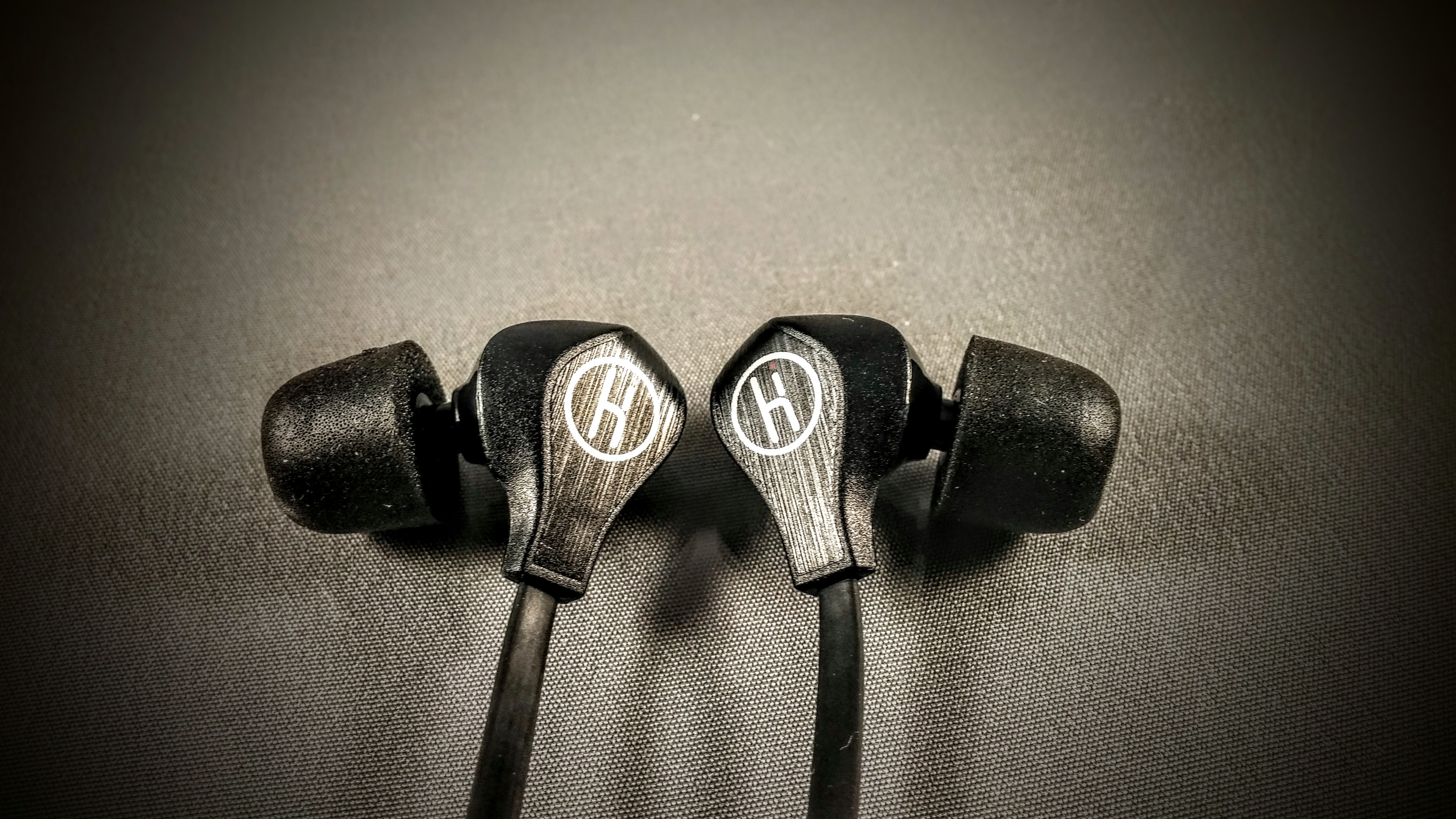 Hisoundaudio HSAAD1 inear dual hybrid inear monitor with microphone